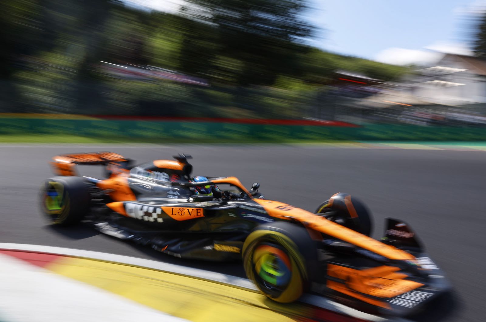 McLaren not desperate to sign title sponsor
