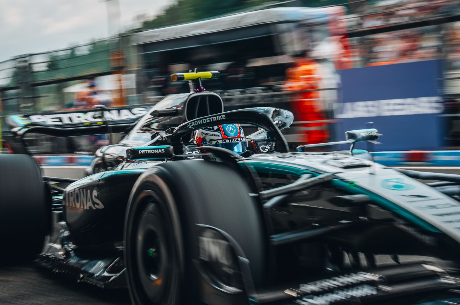 Mercedes defends Antonelli as driver market remains open
