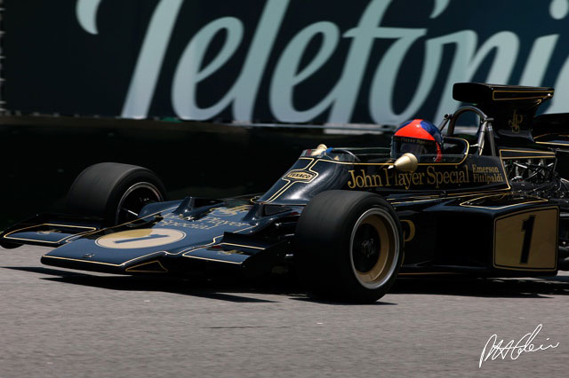 Lotus Racing to go black and gold