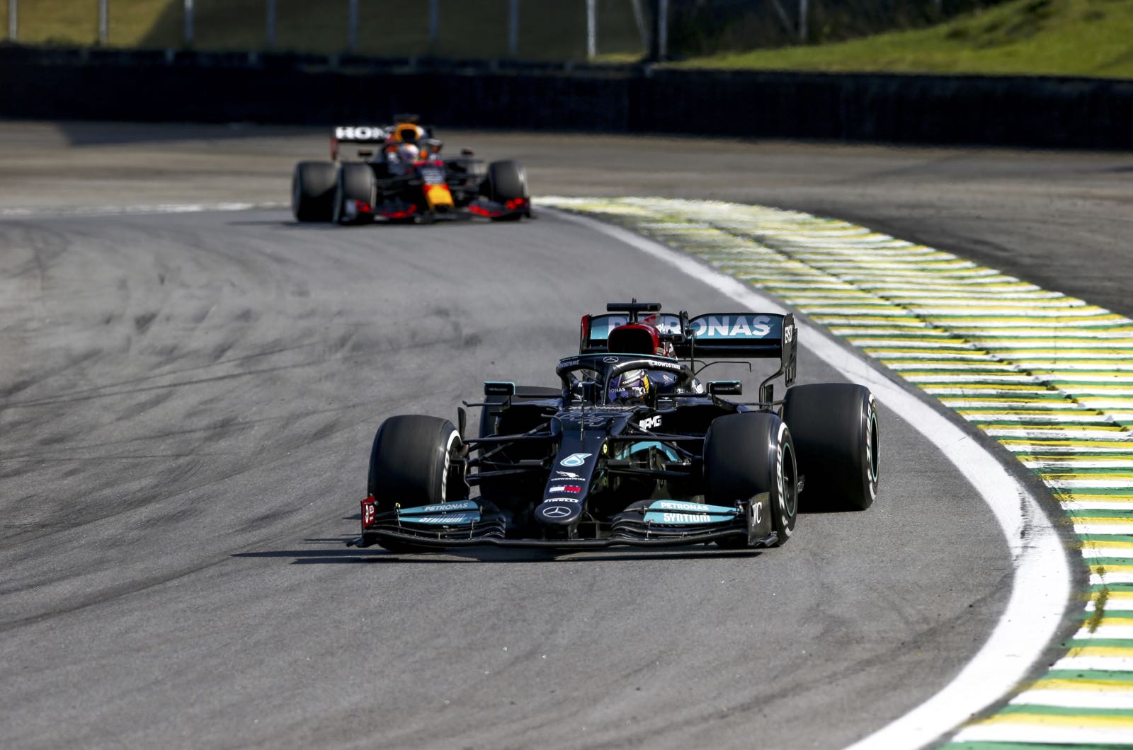 Verstappen's father suspects Hamilton car illegal