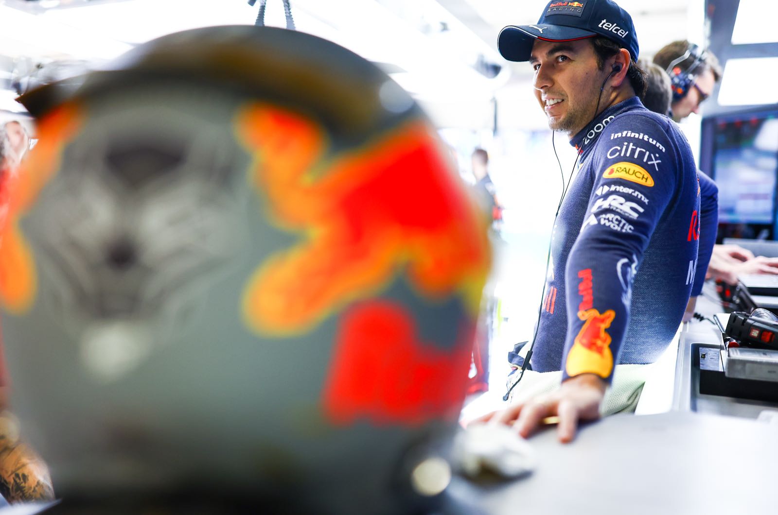 Perez moves to end Verstappen spat