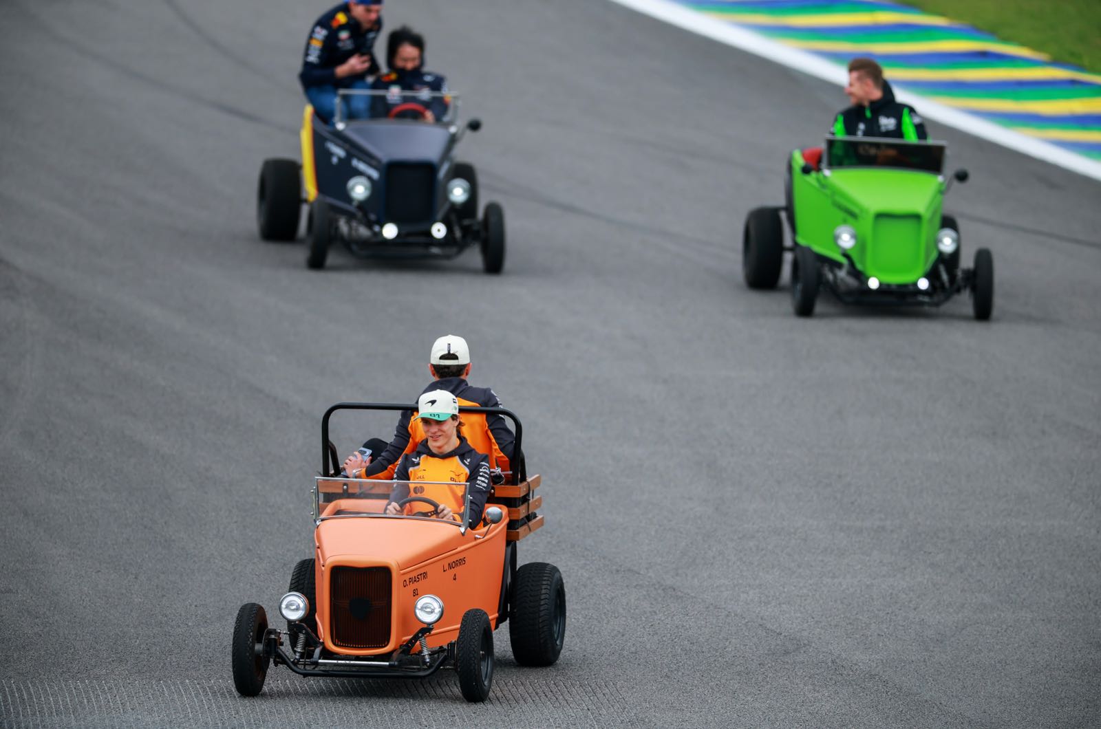 Vettel urges peace and quiet for struggling Piastri