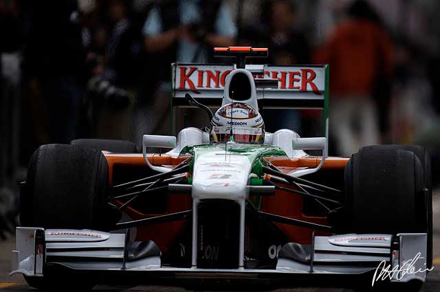 Force India sticks with the FIA