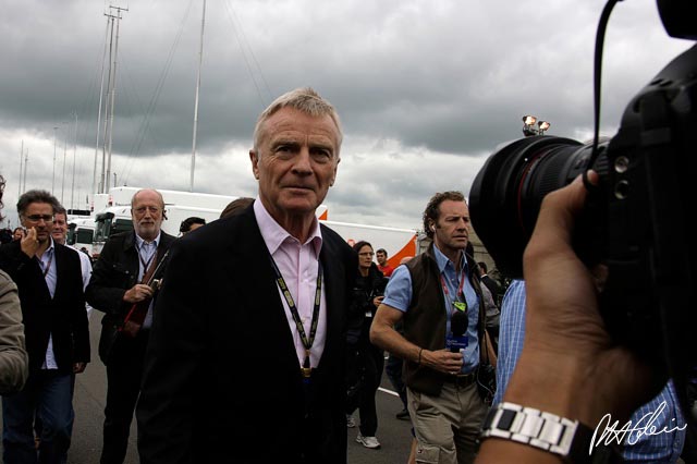 Mosley stands down, wants Todt to follow