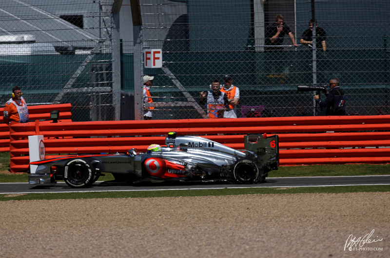 Pressure on Pirelli after tyre failures at British GP