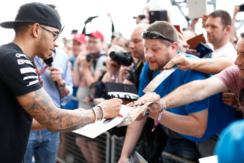 Hamilton accepts invite to Rosberg's BBQ