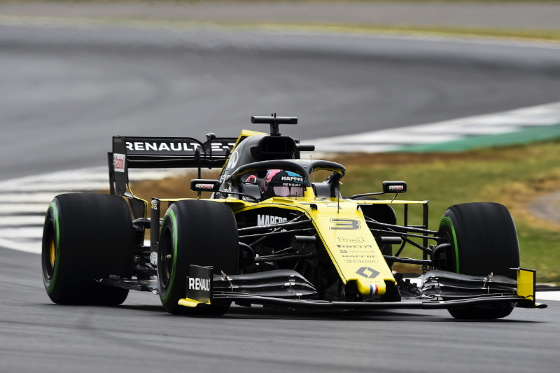 Ricciardo sued by former manager
