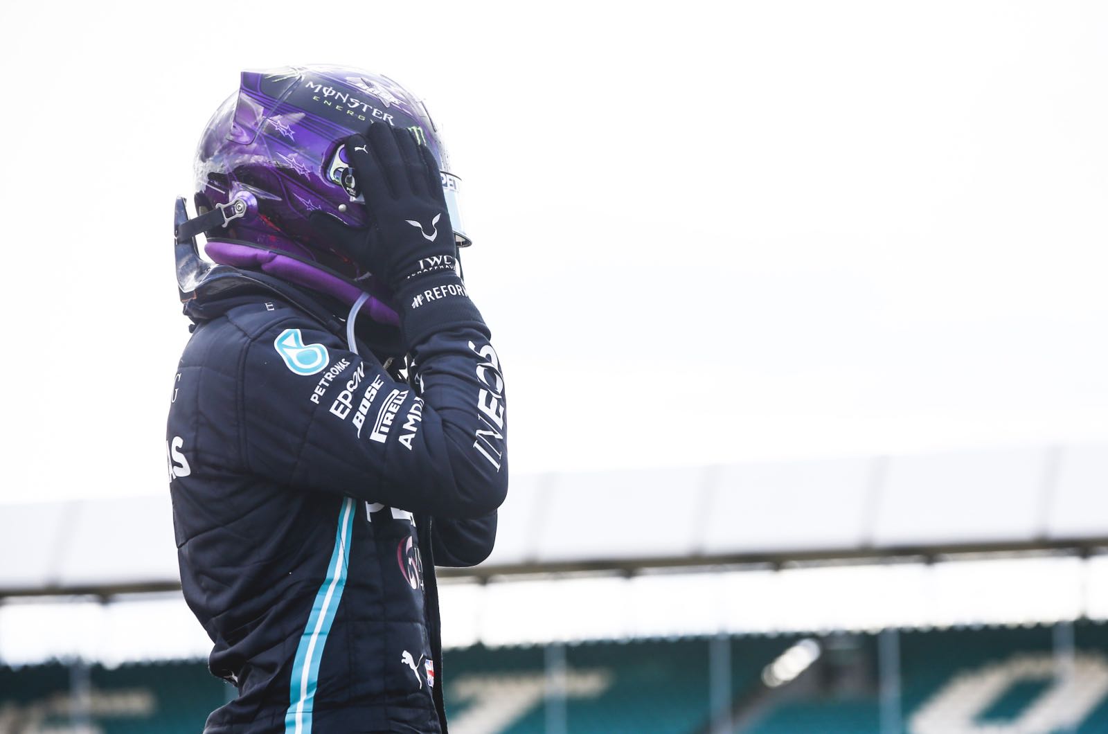 Wolff not worried about Hamilton contract