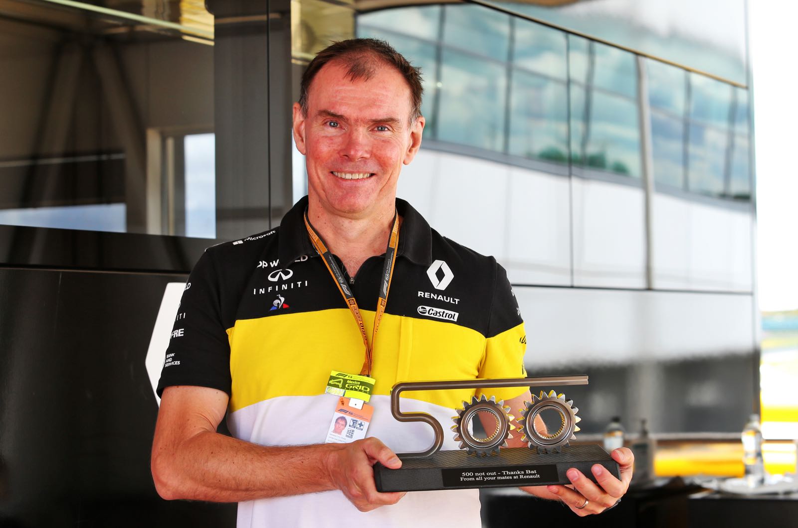 F1 rivals eyeing sacked Szafnauer, Permane