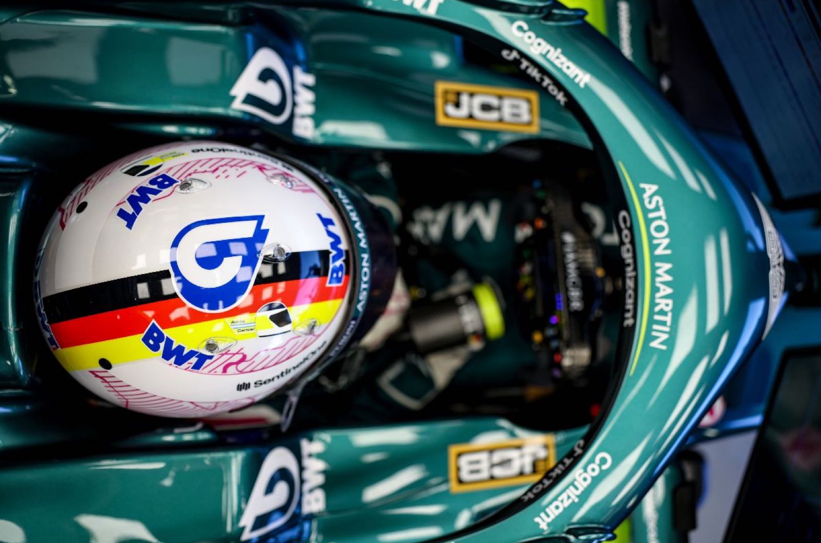 Vettel not yet committed to F1 for 2022