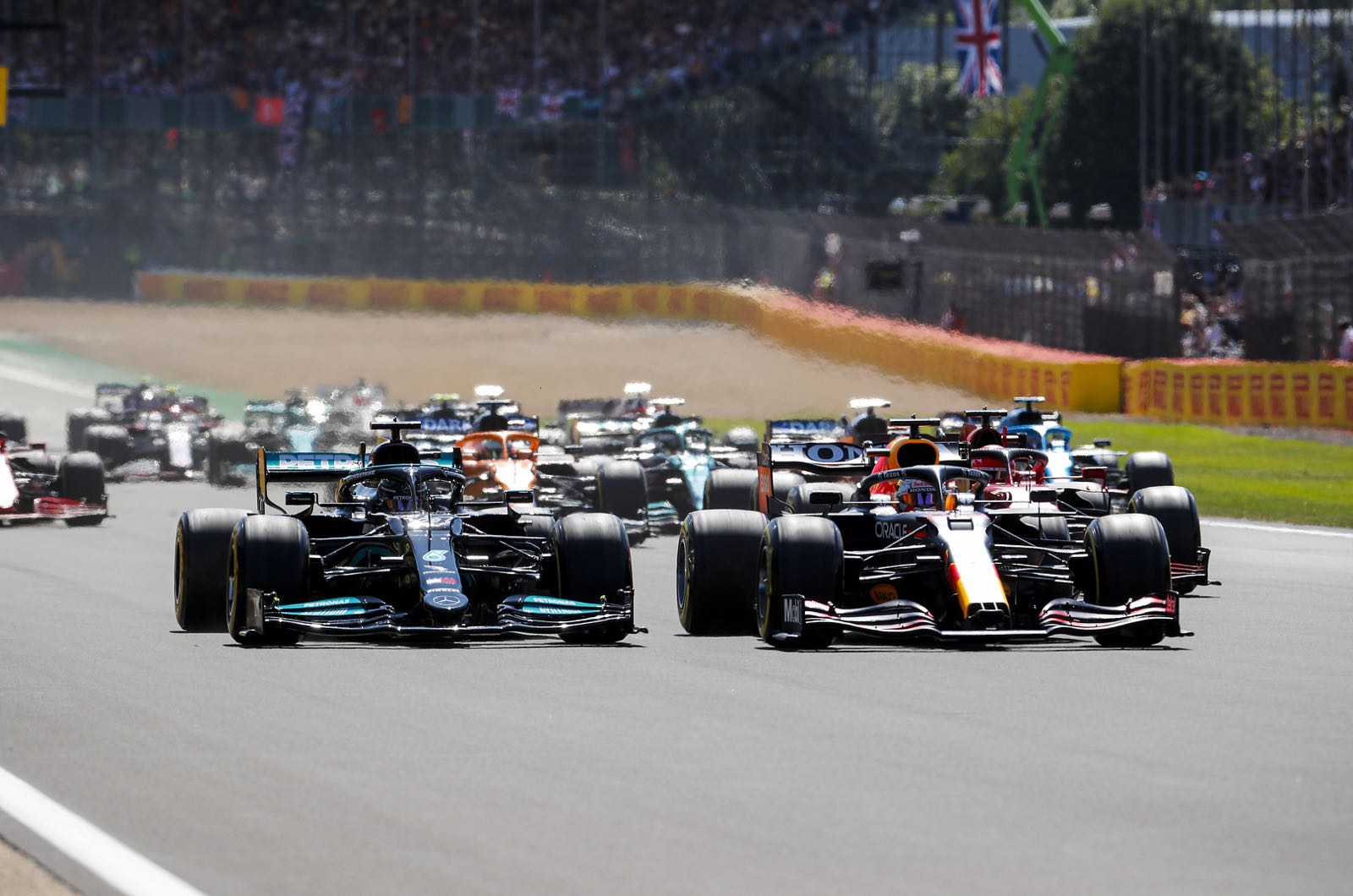 Experts expect 2021 title battle to intensify