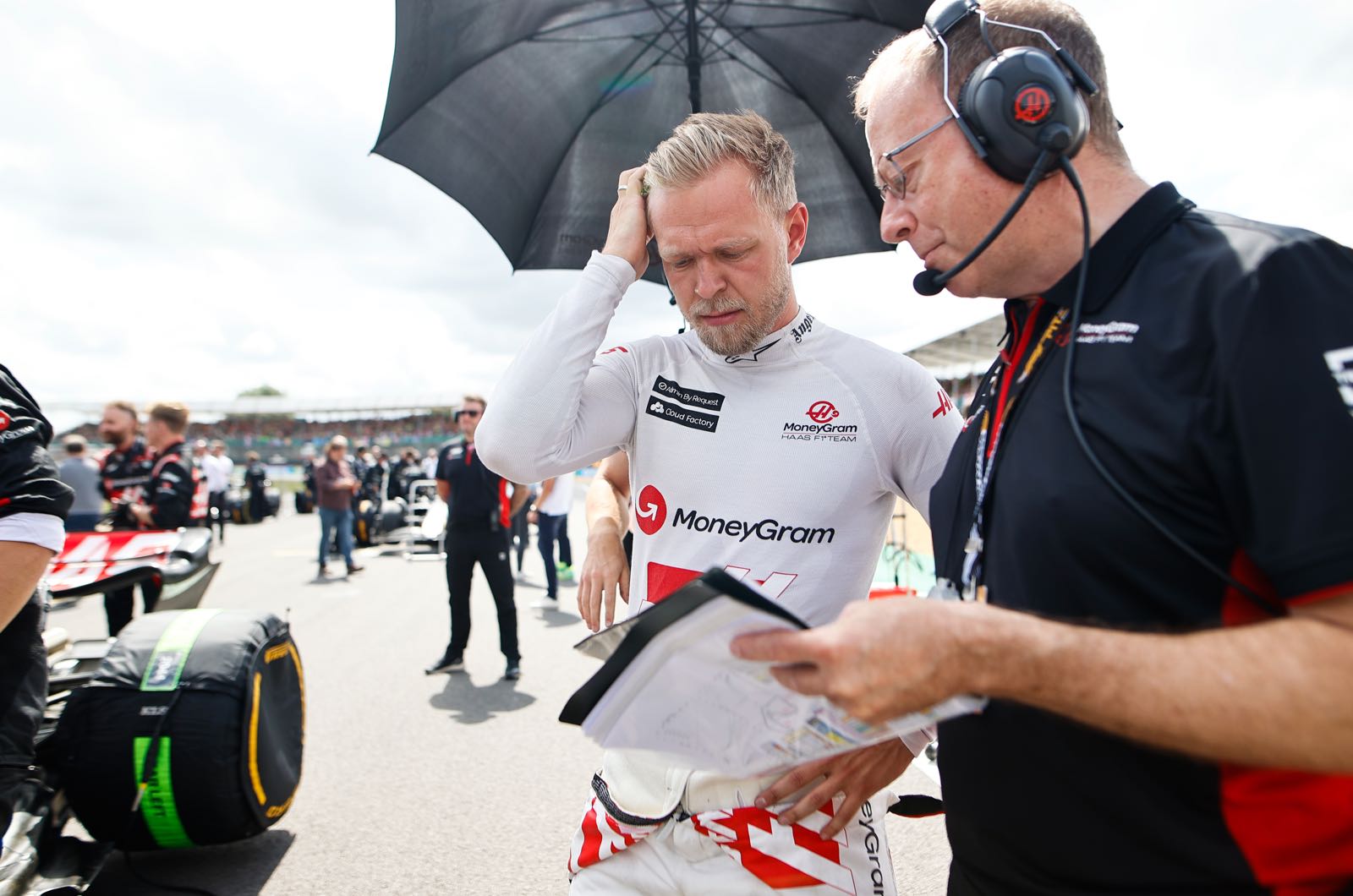 Haas not ready to extend Magnussen's contract