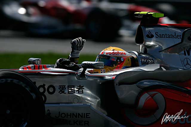Qualifying Report - Lewis on the pole