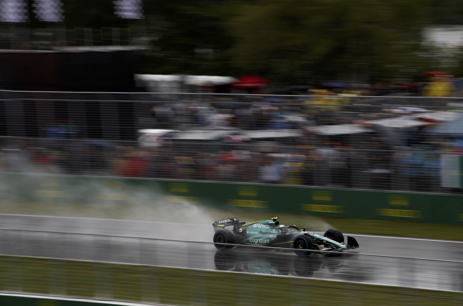 Aston Martin hopes for quick Vettel decision