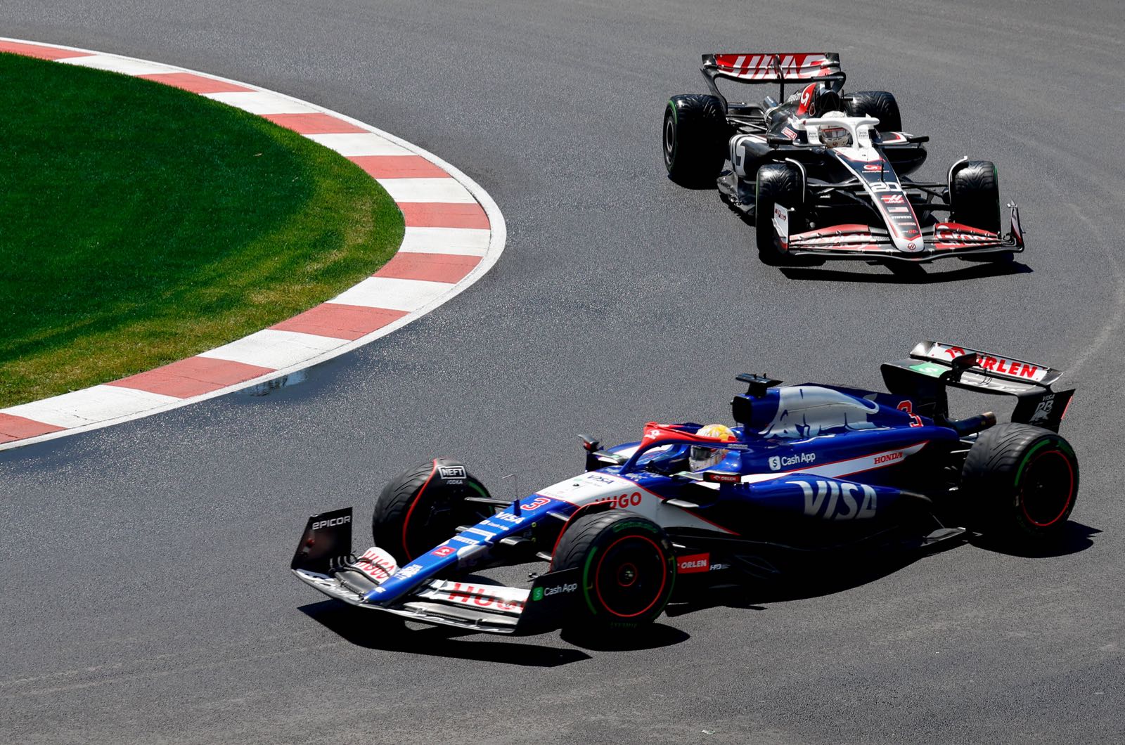 Villeneuve slams Ricciardo for getting personal