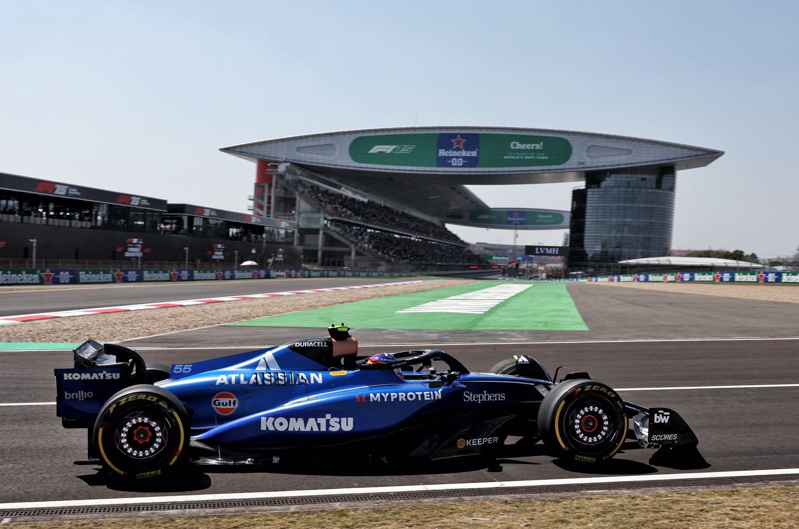 Flexi-wing spotlight captures first victim in China