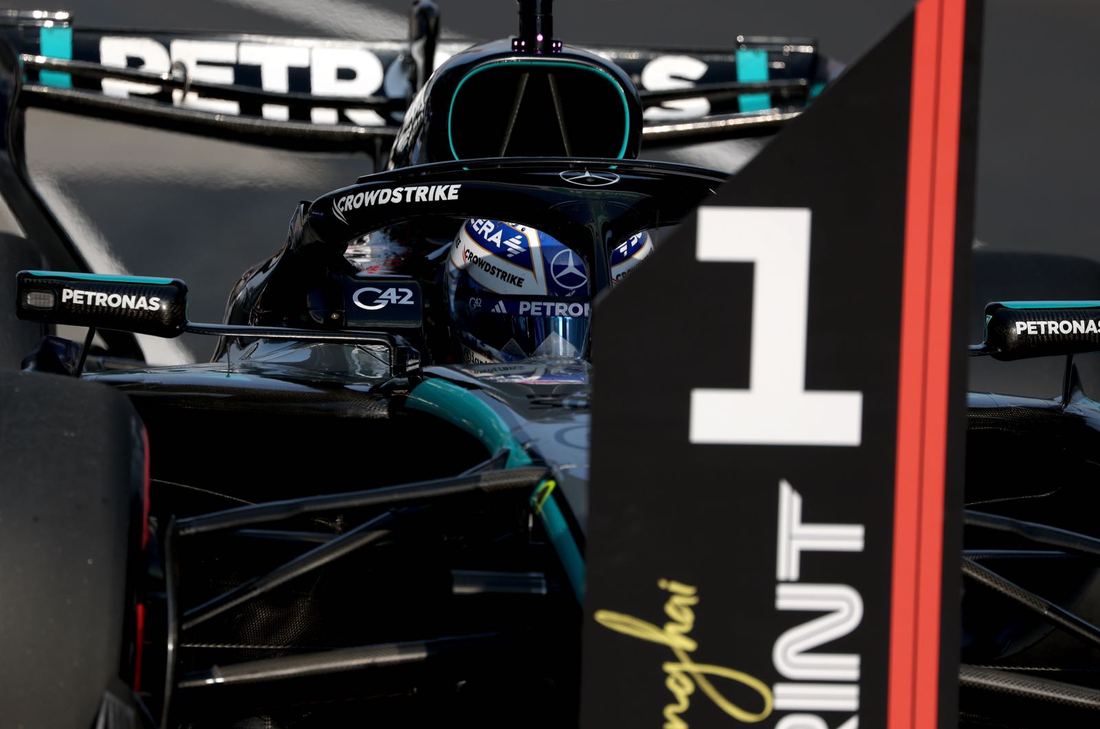 FIA plays down Mercedes two-phase wing row