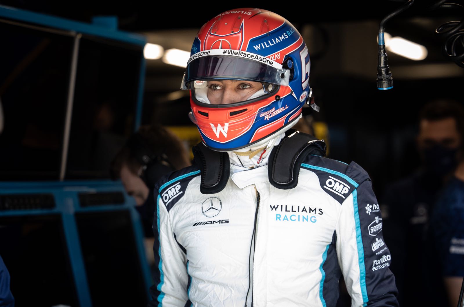 Mercedes signs Russell as Hamilton team mate
