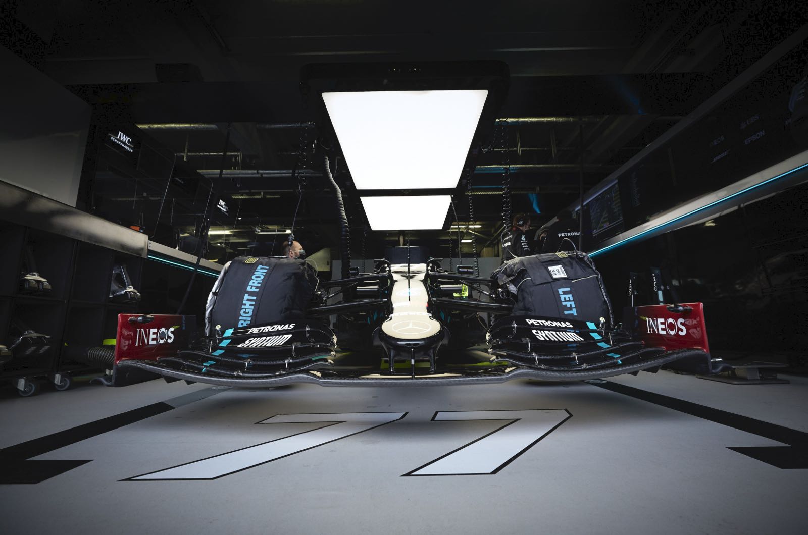 Daimler to slash Mercedes F1 budget