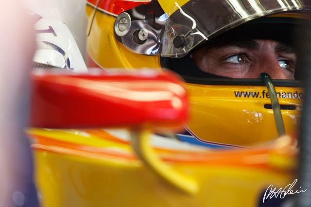 Practice 2 Report - Alonso grabs the headlines