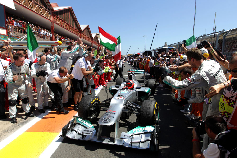 Schumacher escapes DRS infringement