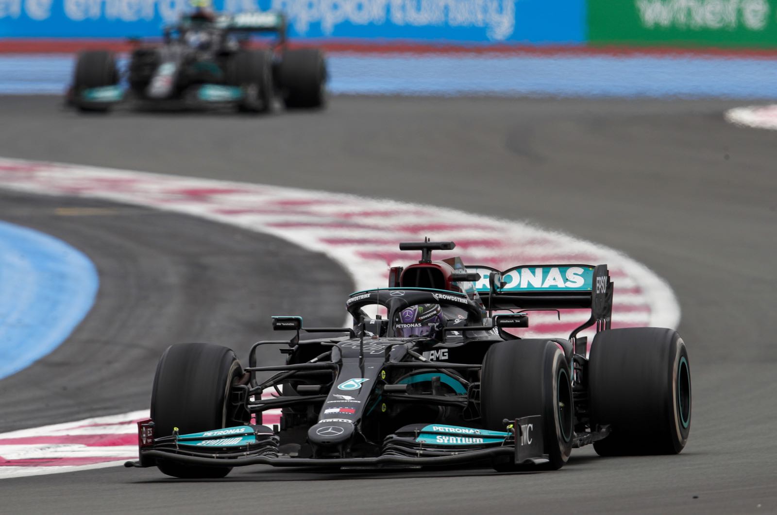 Red Bull warns Mercedes about front wing protest
