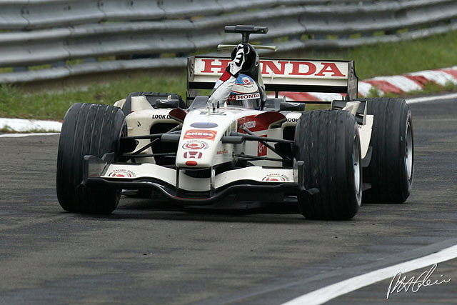 Silverstone takes a gamble