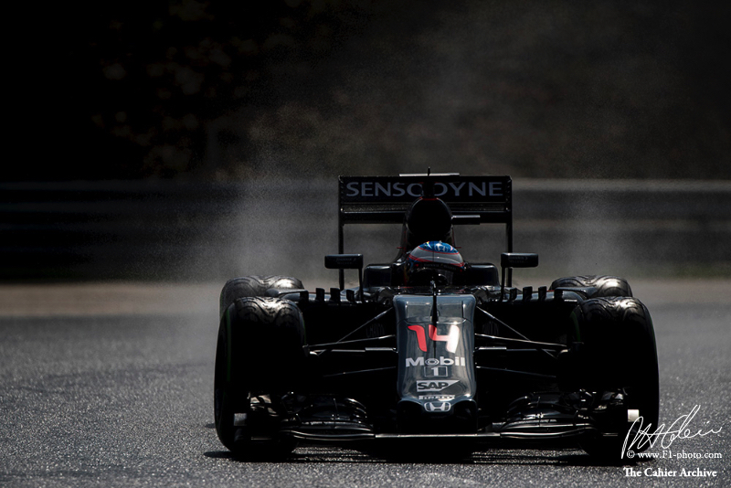 McLaren opens 2018 contract talks with Alonso