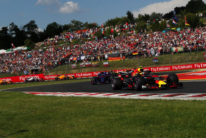 Red Bull denies deliberate Mercedes launch clash