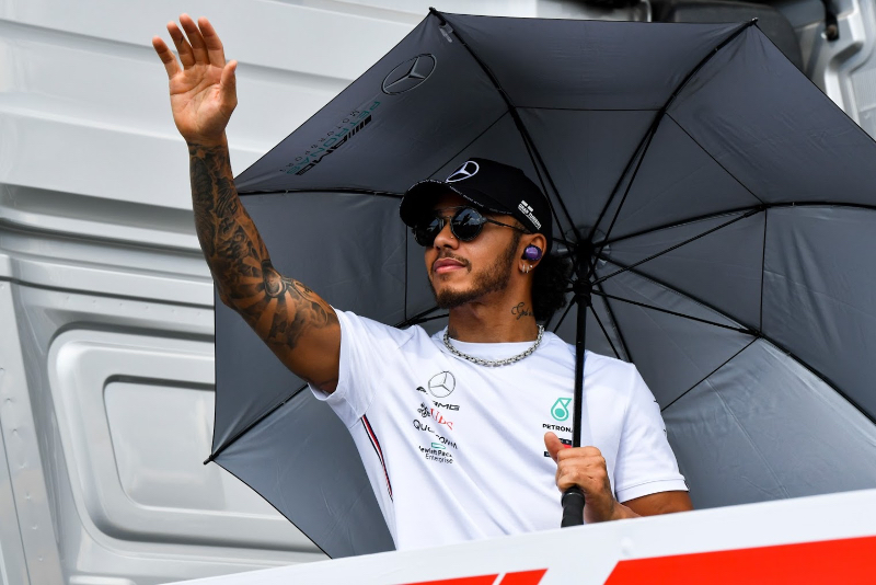 Hamilton hits back at critical Rosberg
