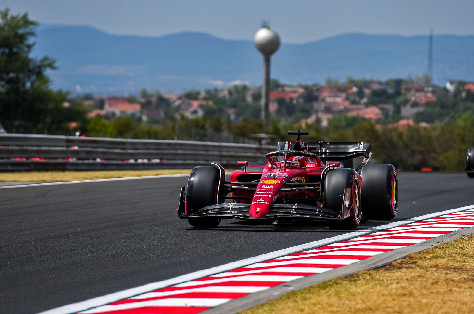 No doubt Red Bull, Ferrari pushing rules says Russell