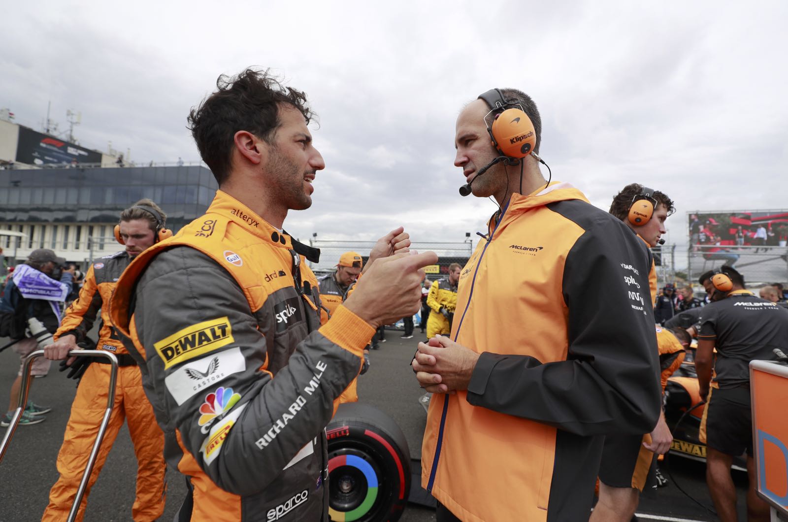 No race seat for Ricciardo his choice