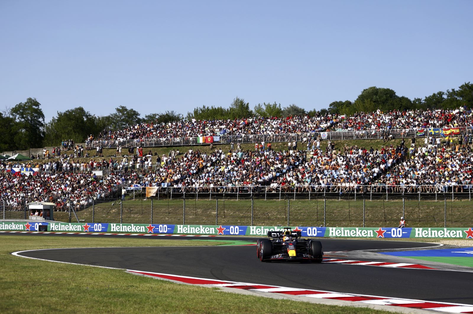 F1 set for talks over engine performance, budget caps