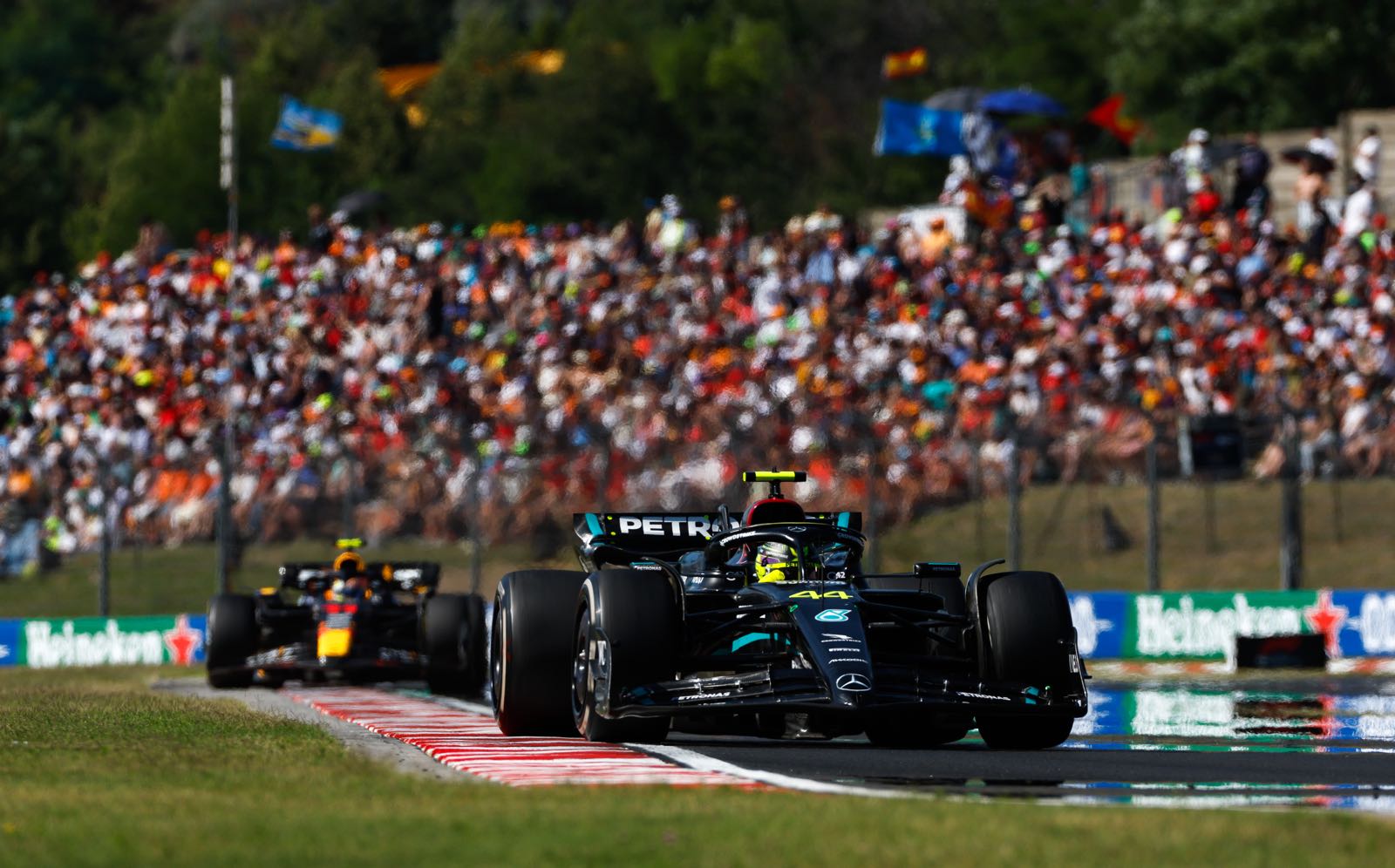 Pirelli hits back at Hamilton's tyre claims