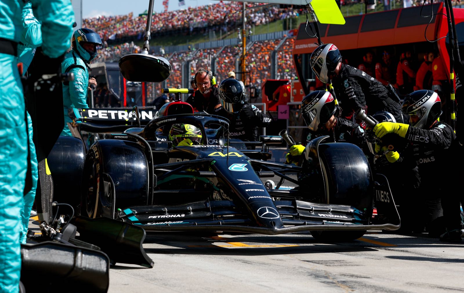 Hamilton poised to sign two-year Mercedes contract