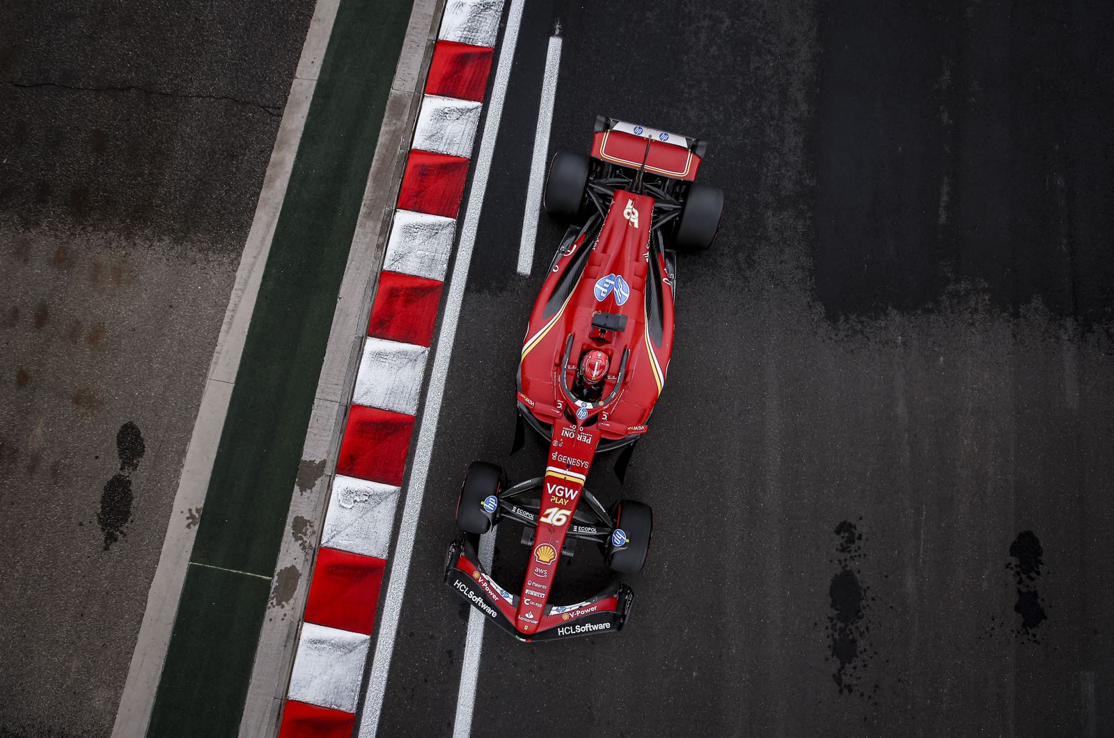 Sainz defends very fast teammate Leclerc