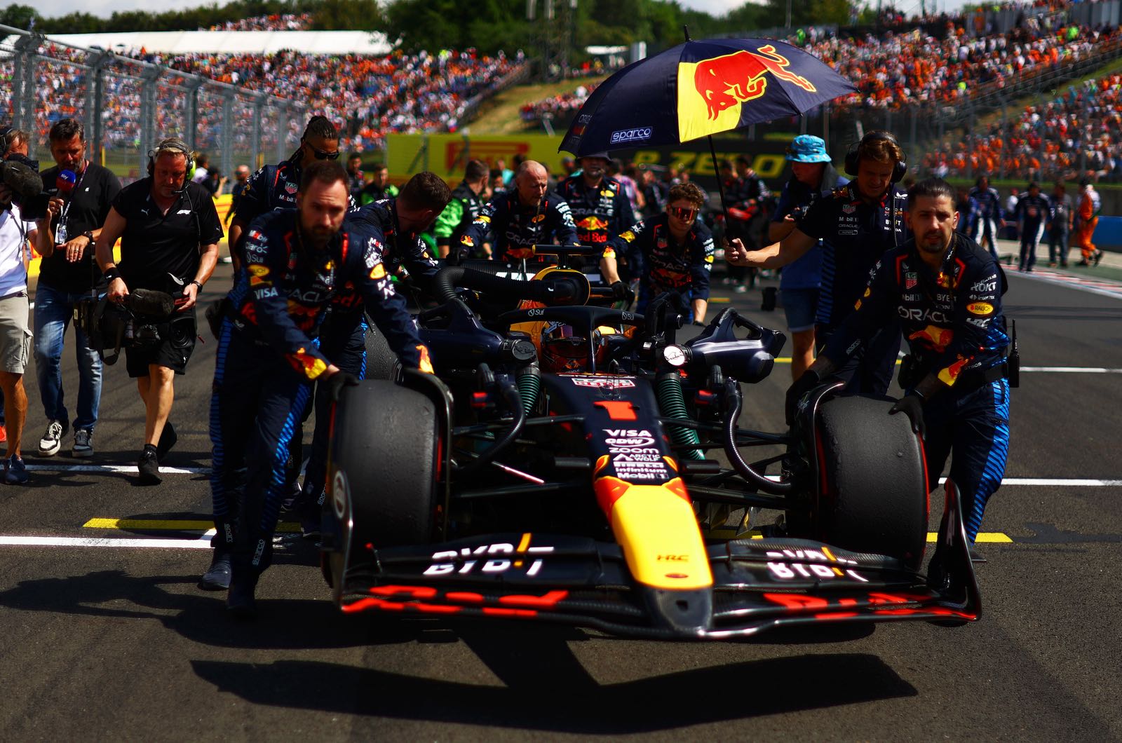 Iconic football manager eyes F1 with Red Bull