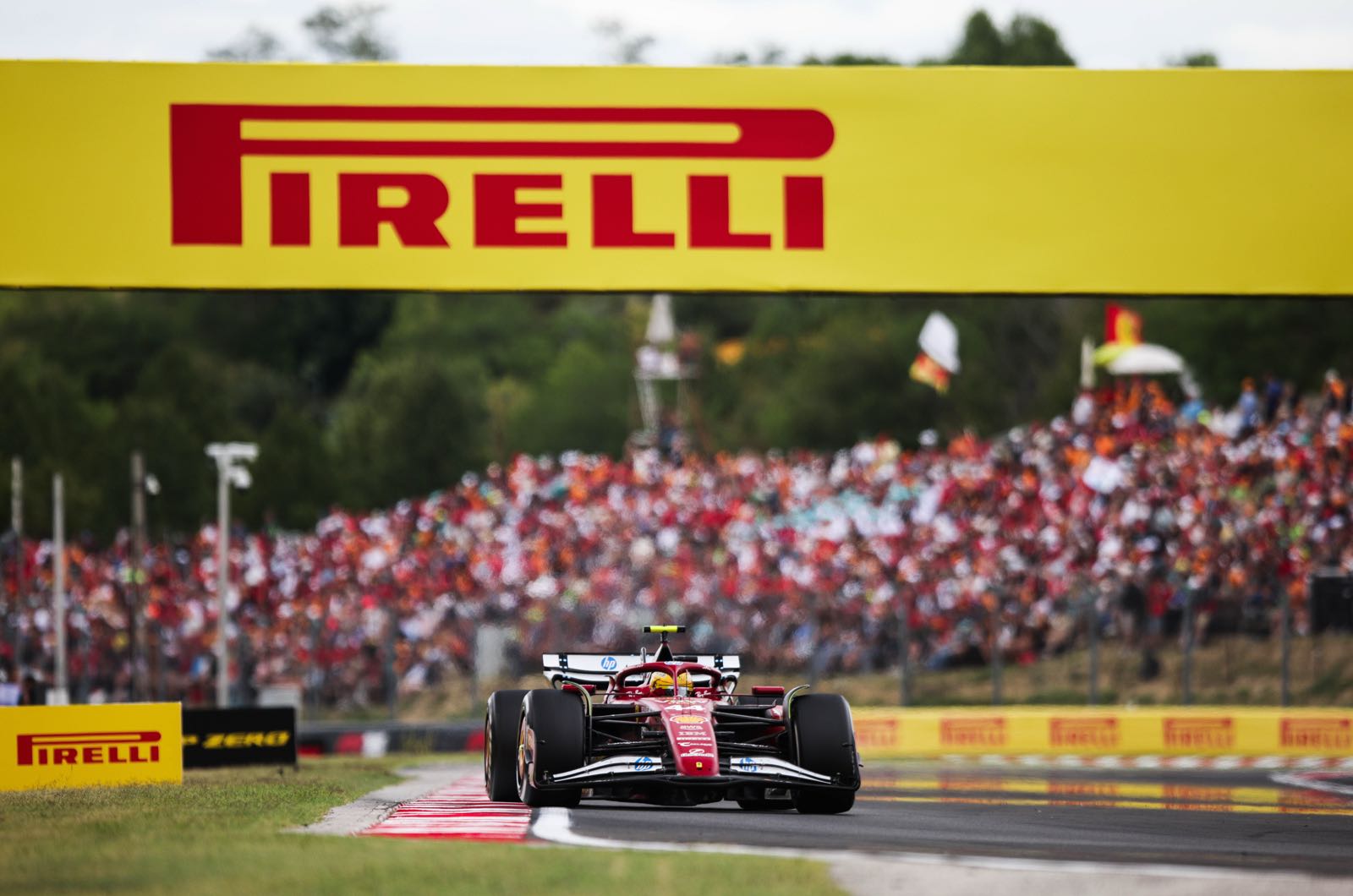 Hamilton not like Sainz amid Ferrari struggle