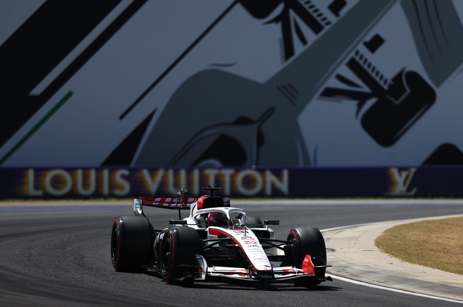 Hungaroring asphalt raises race-stoppage fears