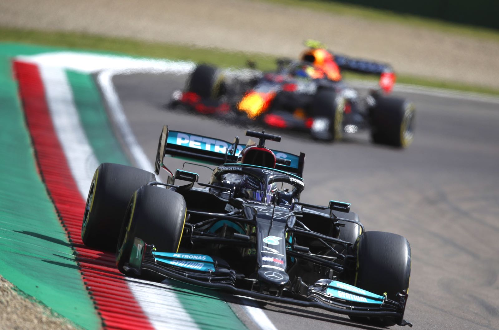 Hamilton wants to keep racing in 2022