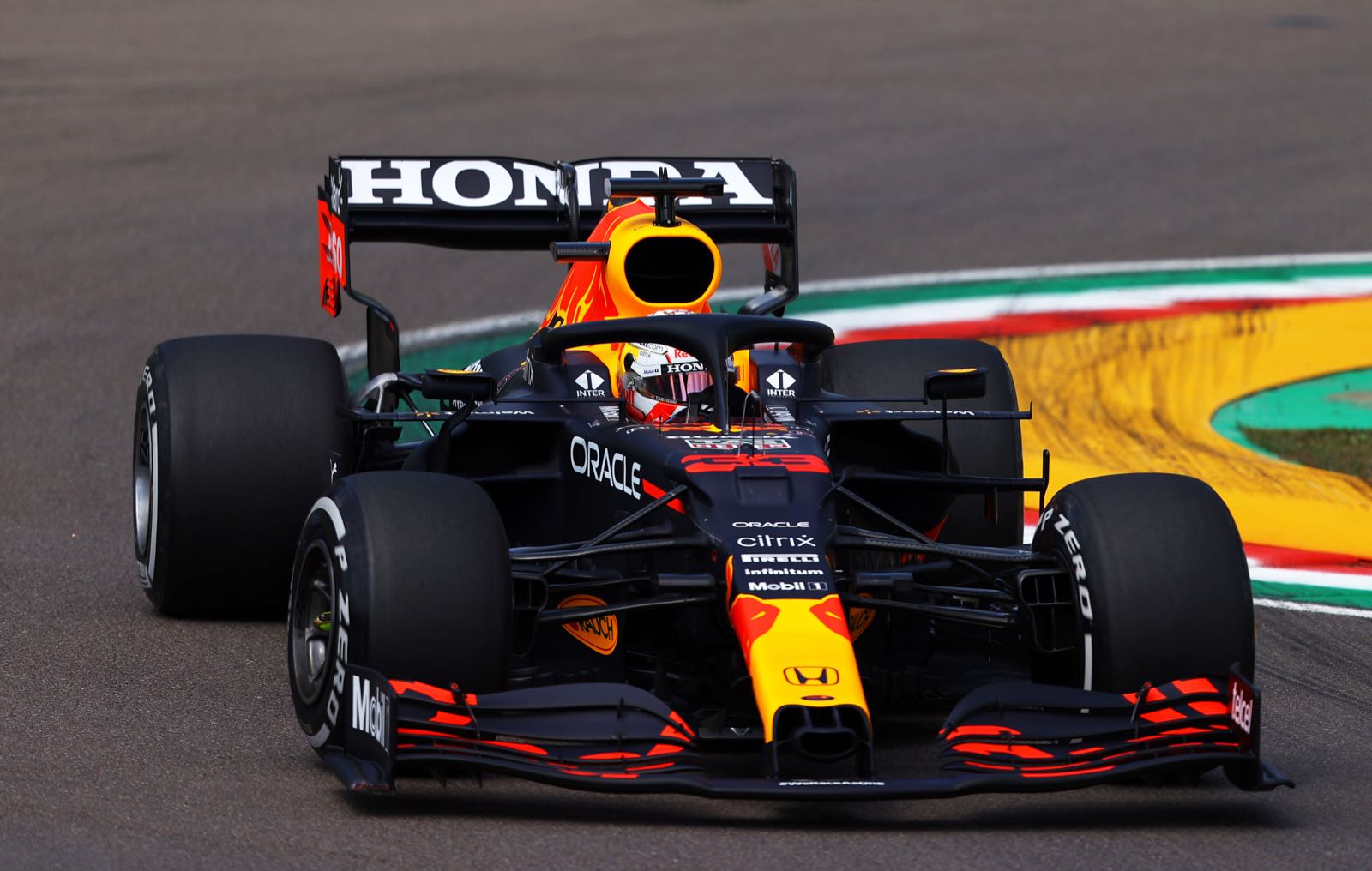 Verstappen plays down Hamilton shoulder nudge