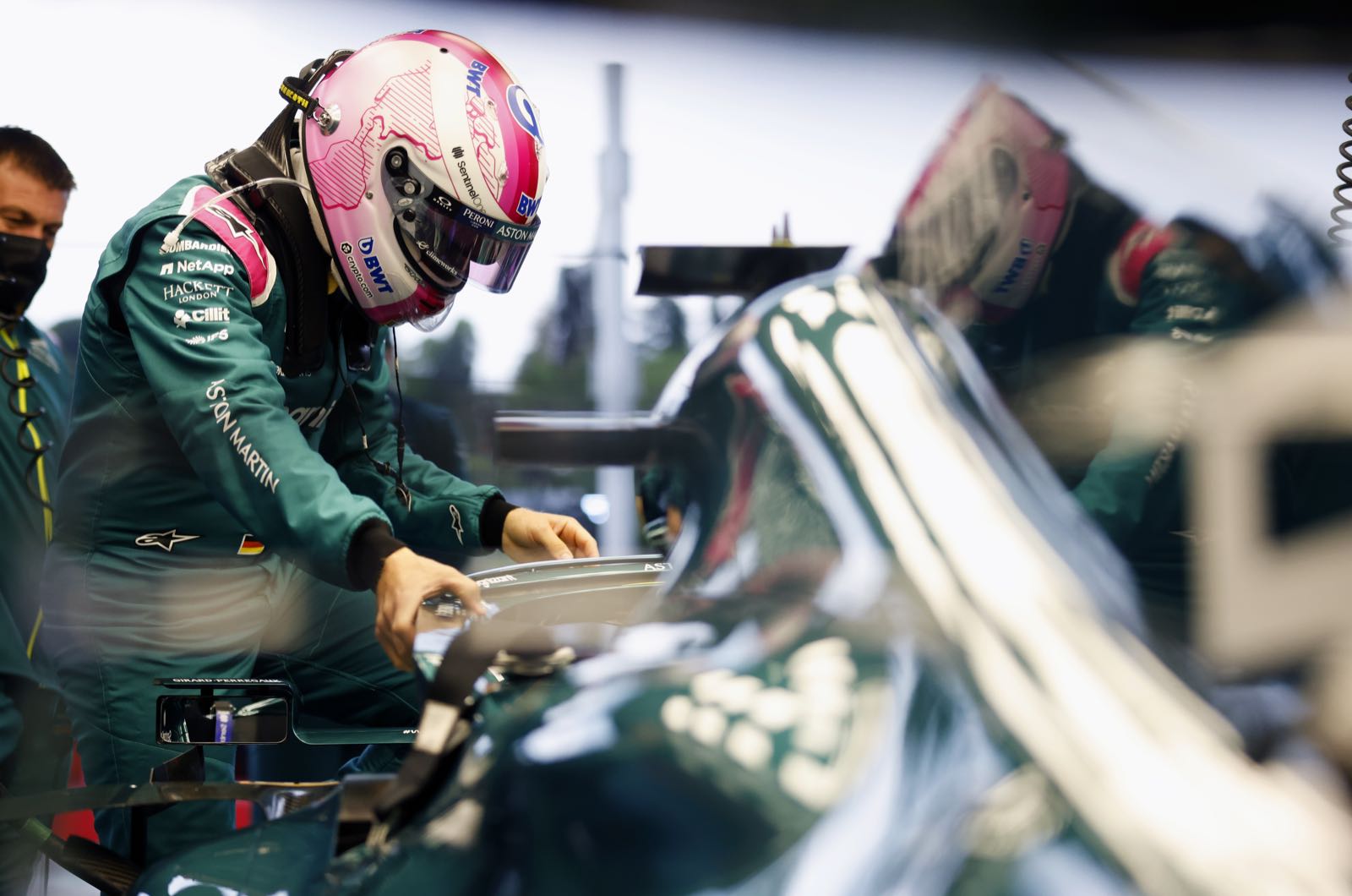 Ex-drivers say Vettel is a finished man in F1
