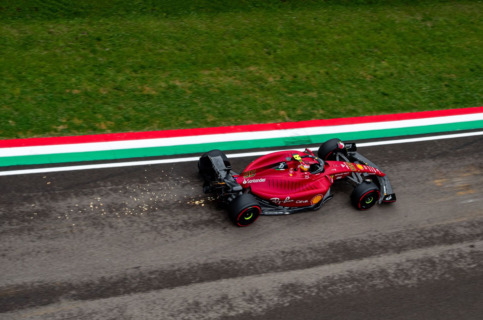 Sainz denies struggling with Ferrari pressure