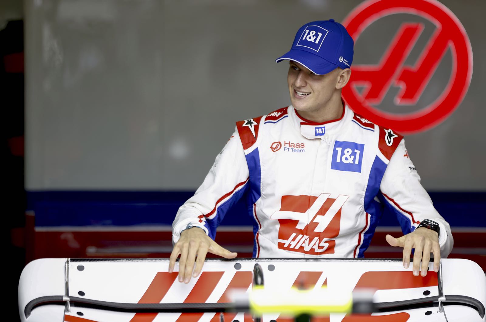 Schumacher crashes out of IndyCar debut