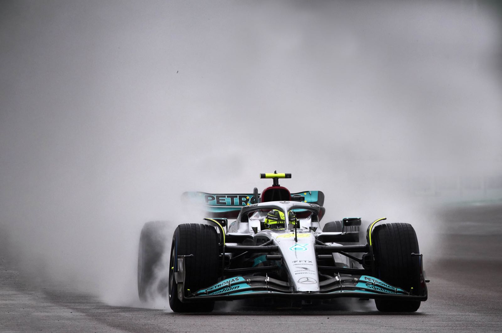 Drivers can't drive woeful Mercedes says Wolff