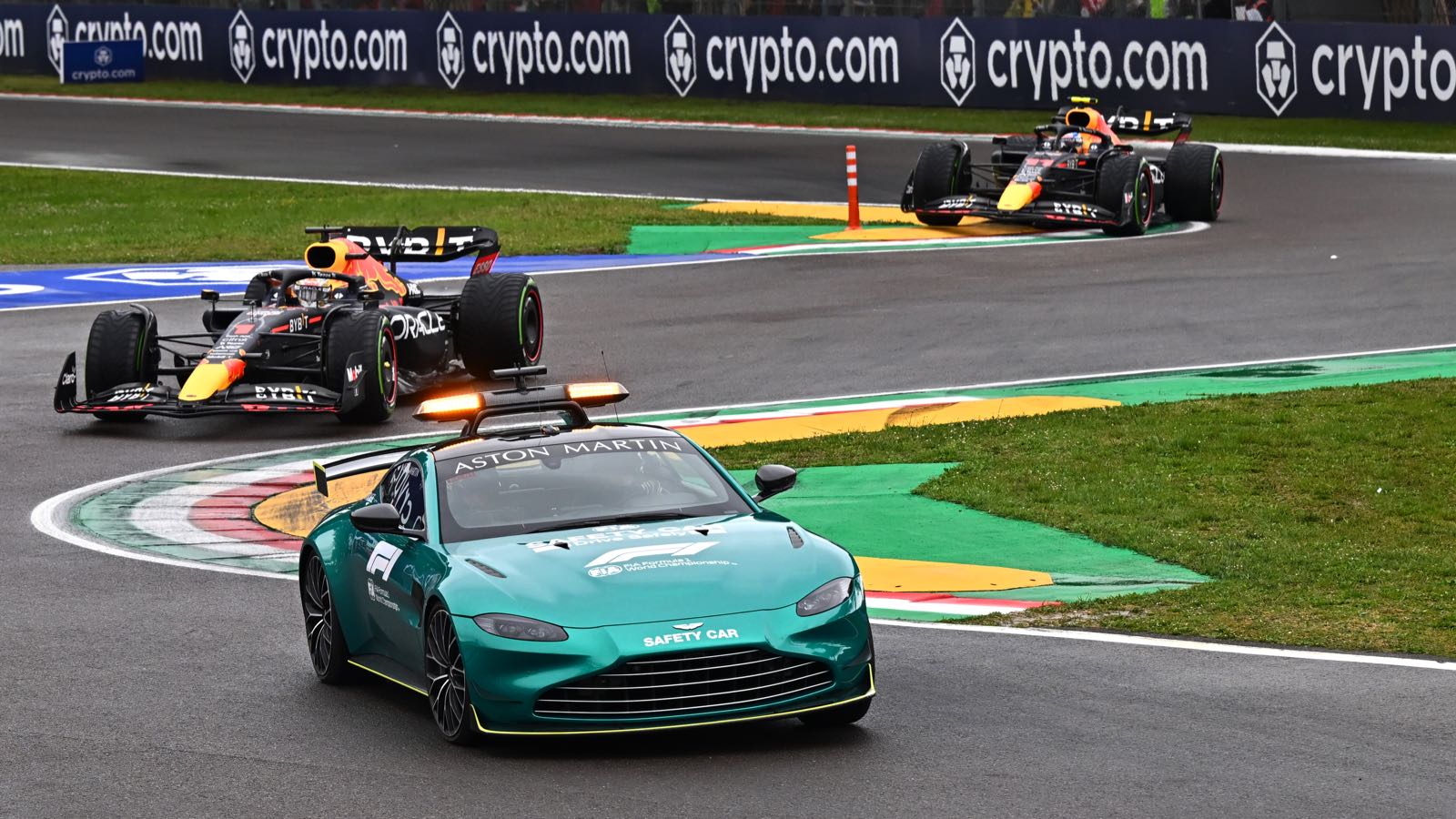 Both F1 race directors cannot fly to Miami