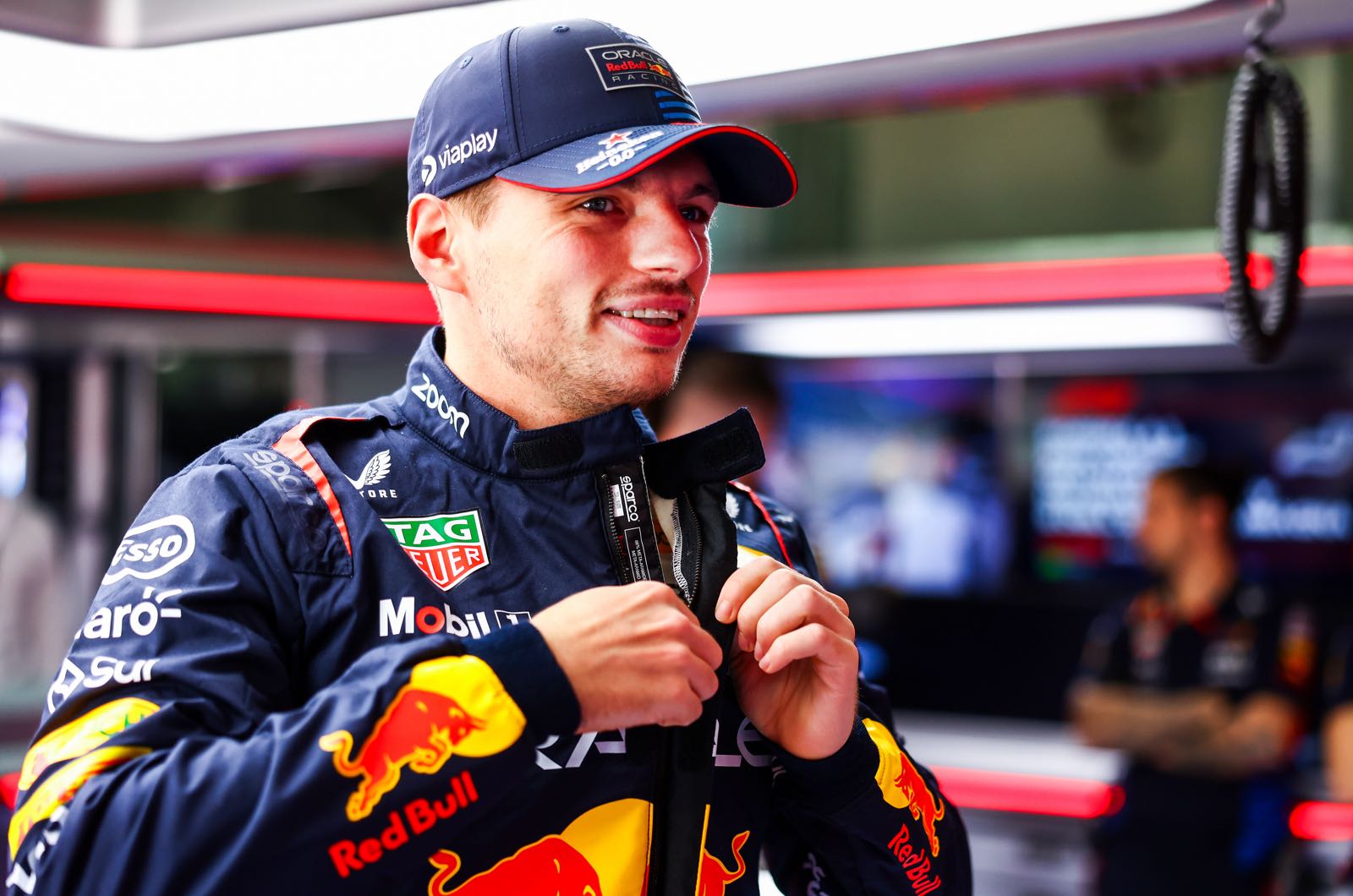 Verstappen's state-of-the-art F1 motorhome sim setup