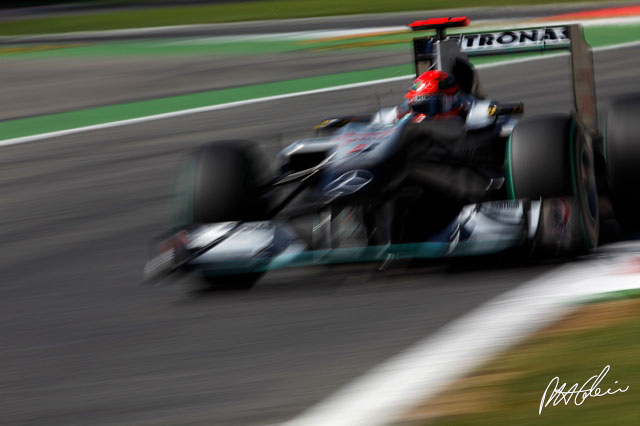Simulator problems hinder Schumacher preparations