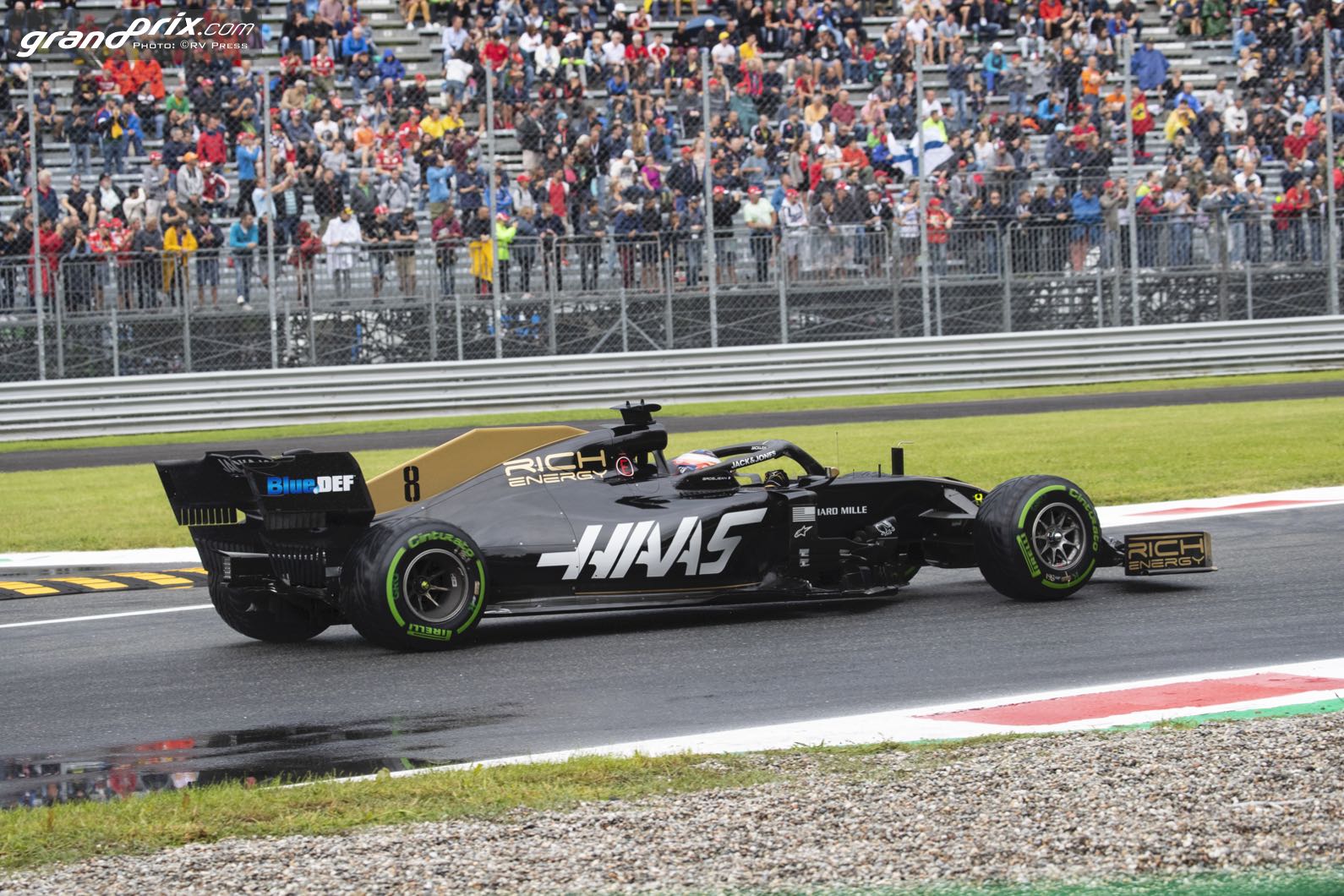 Haas splits with title sponsor