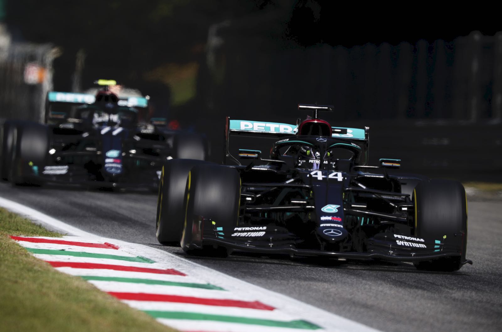 Wolff denies claims of Hamilton favouritism
